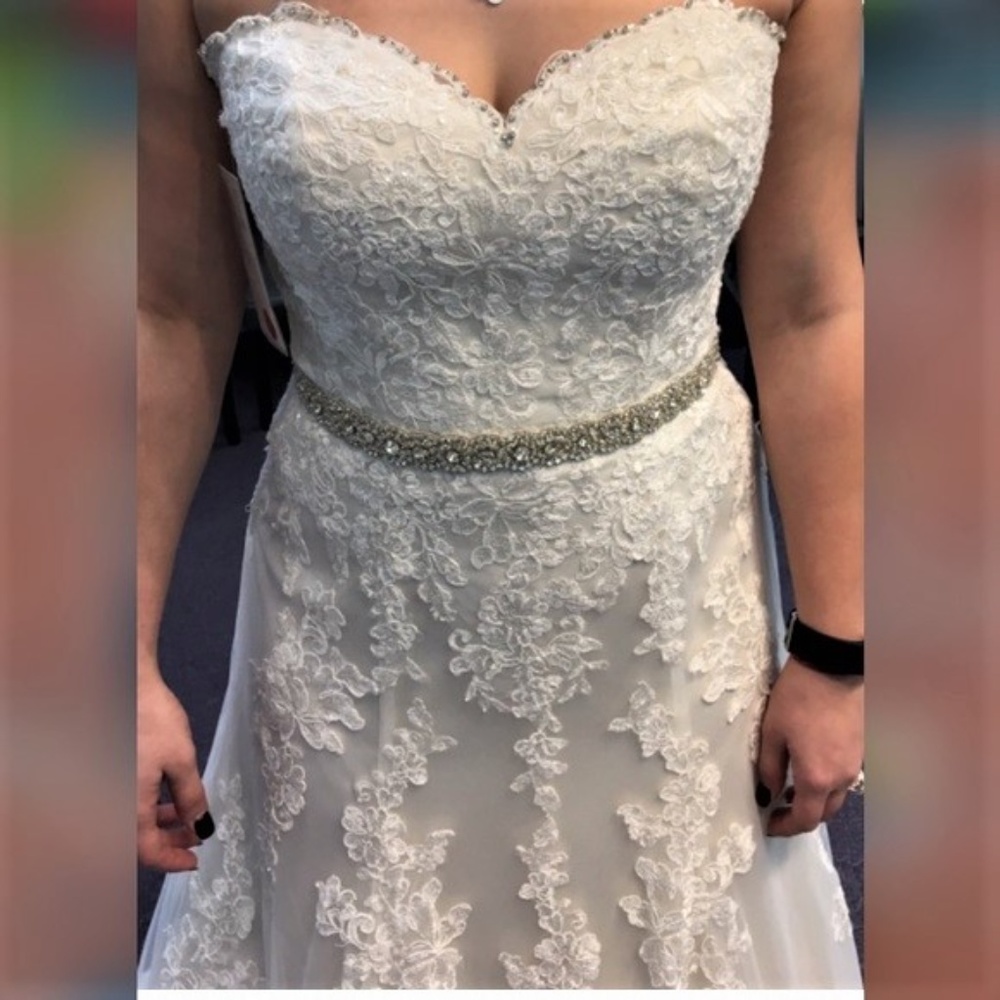 New Mori Lee Wedding Dress. Never worn/altered - Picture 6 of 8